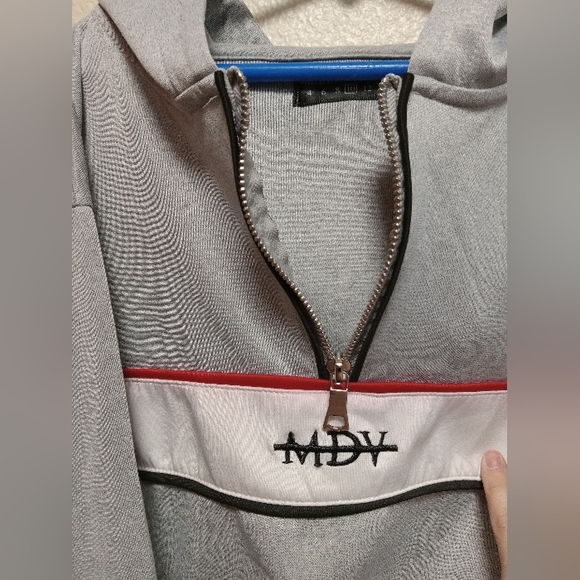 Maniere De Voir (MDV) size 10 crop hoodie - Picture 4 of 7
